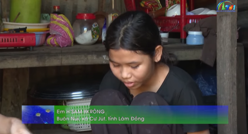 Phóng sự nhân vật hoa cúc trắng tháng 12: Mẹ già, bố vắng, nữ sinh Ê đê quyết tâm nuôi giấc mơ đại học